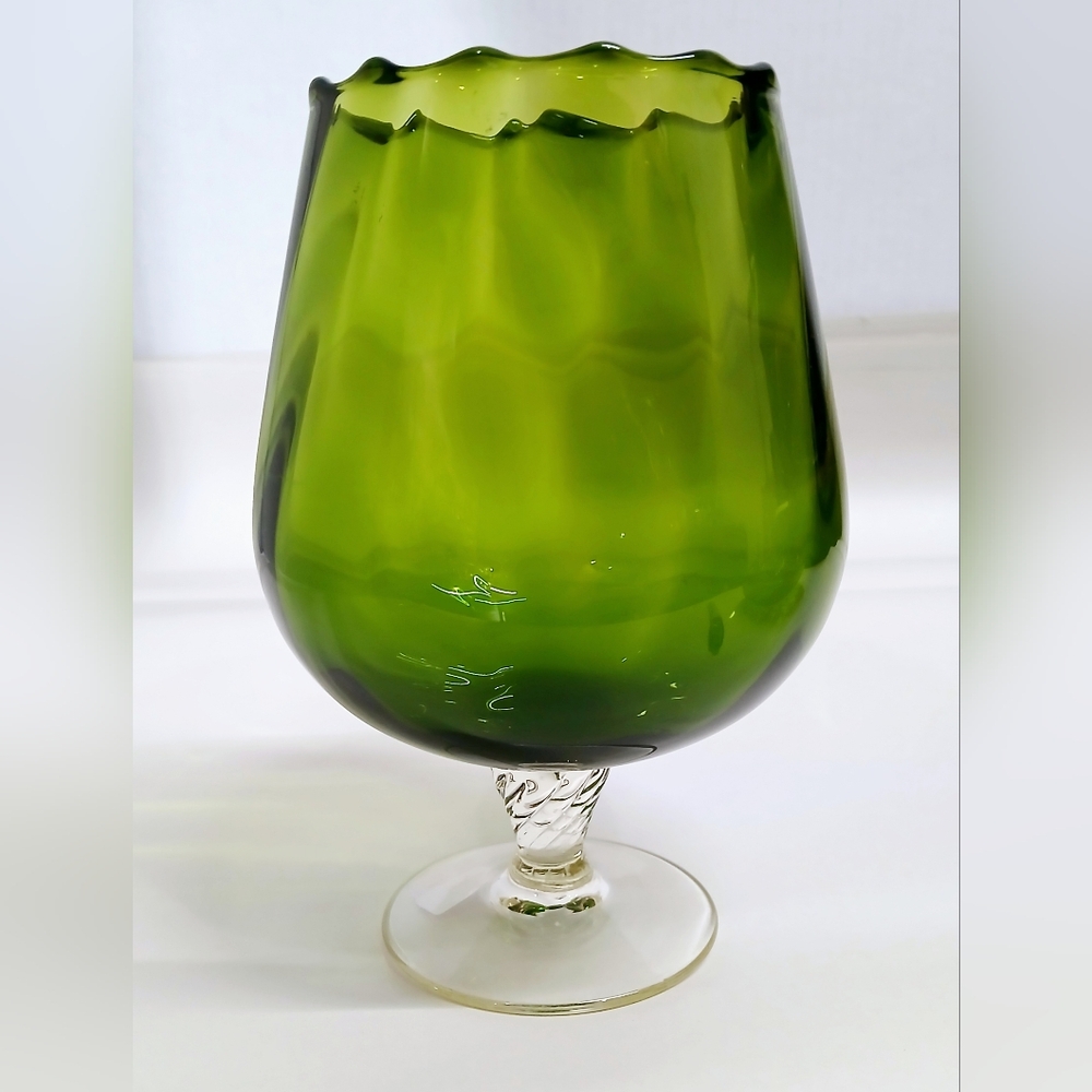 Vibrant Green Glass Art Vase with Organic Design